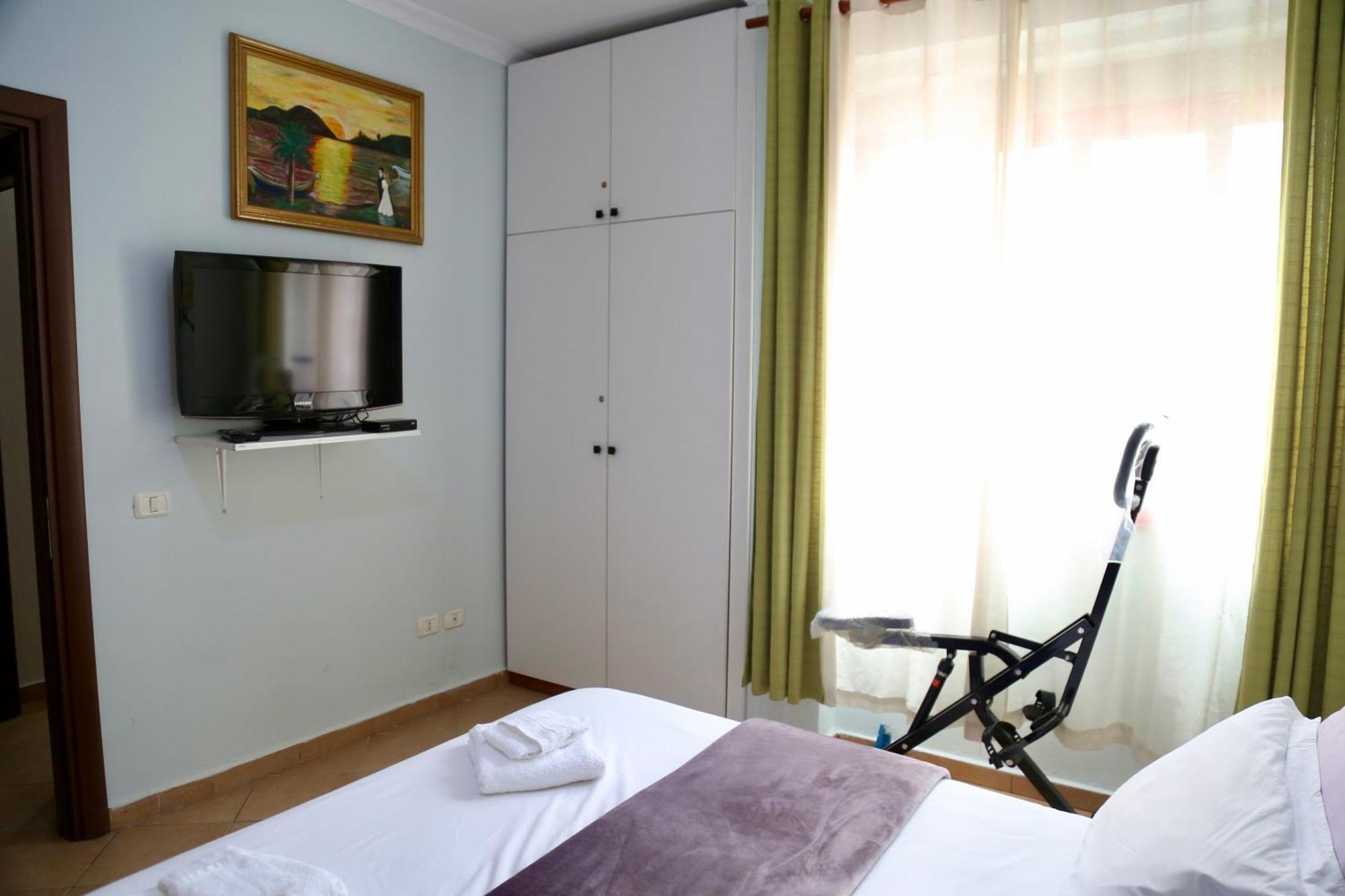 Stay At An Artist'S Place! Тирана Екстериор снимка